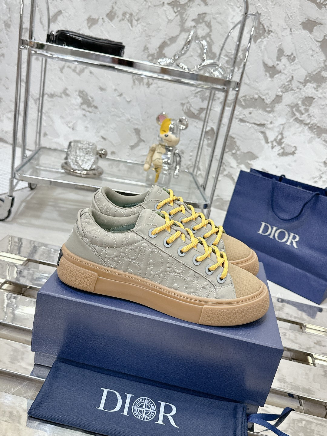 Sneakers