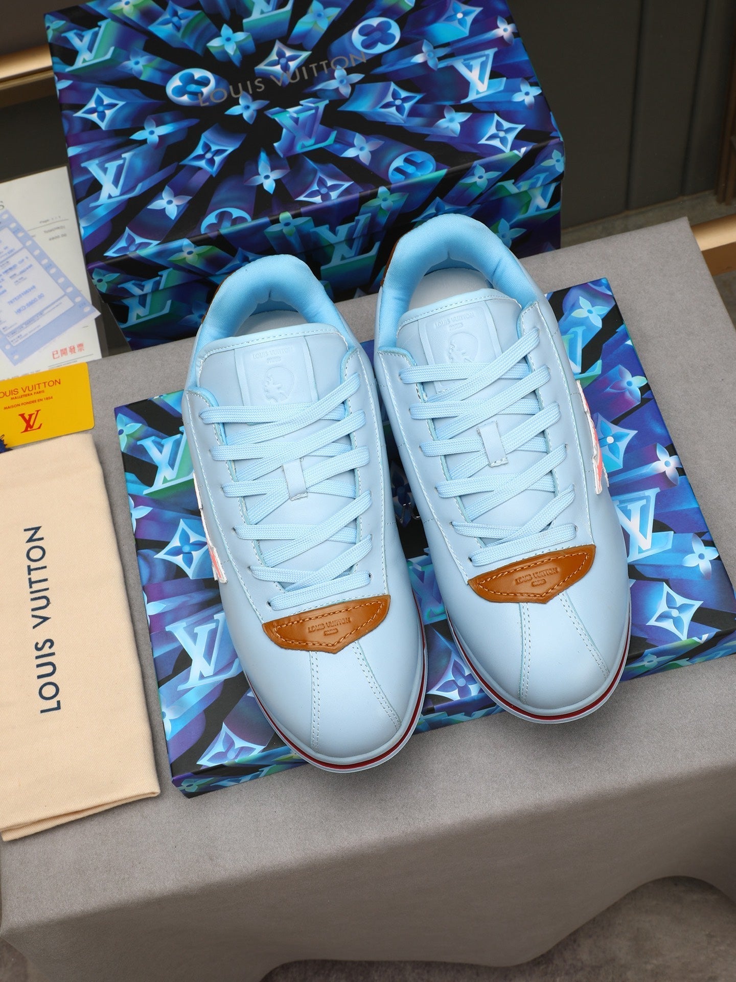 Sneakers