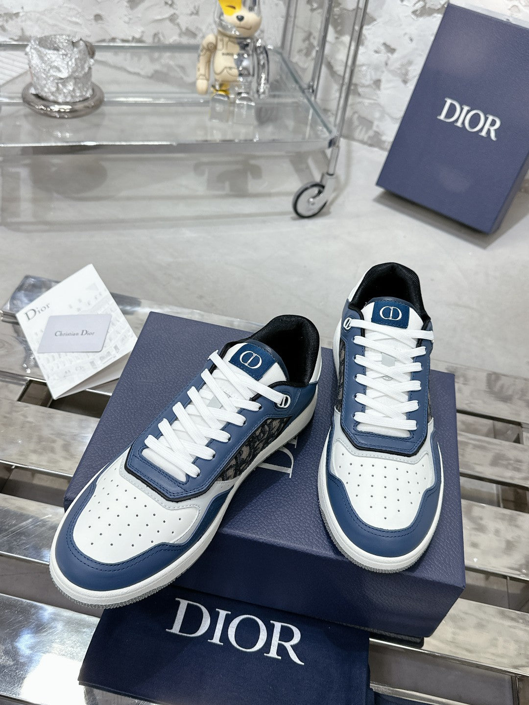 Sneakers