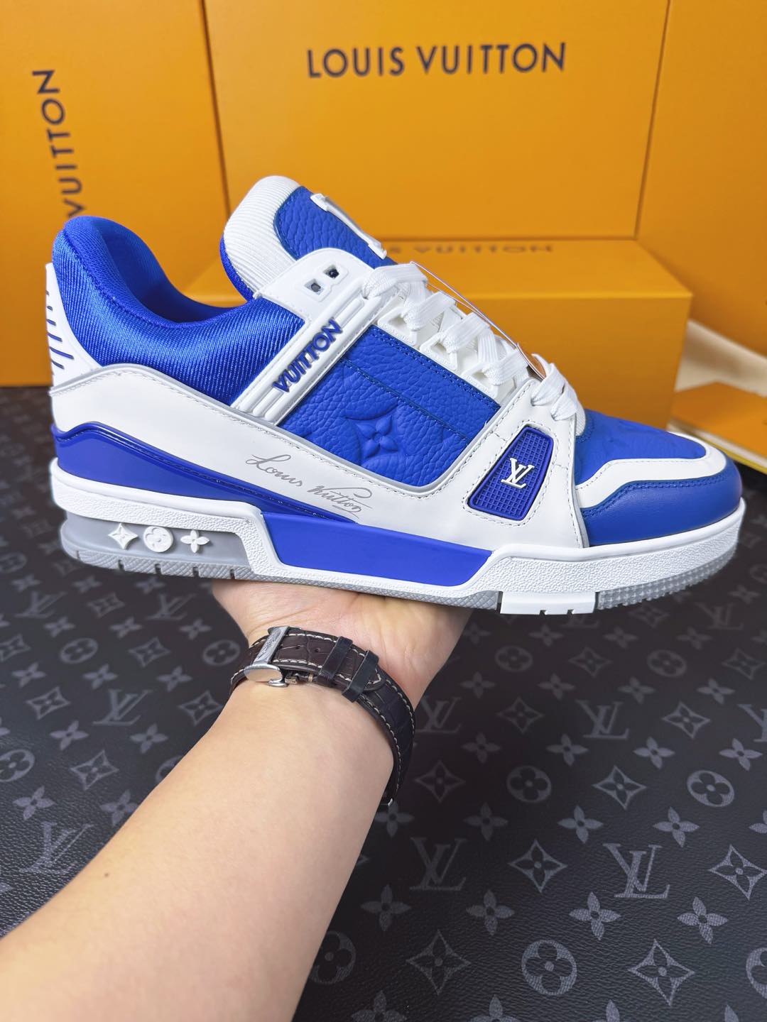 Sneakers