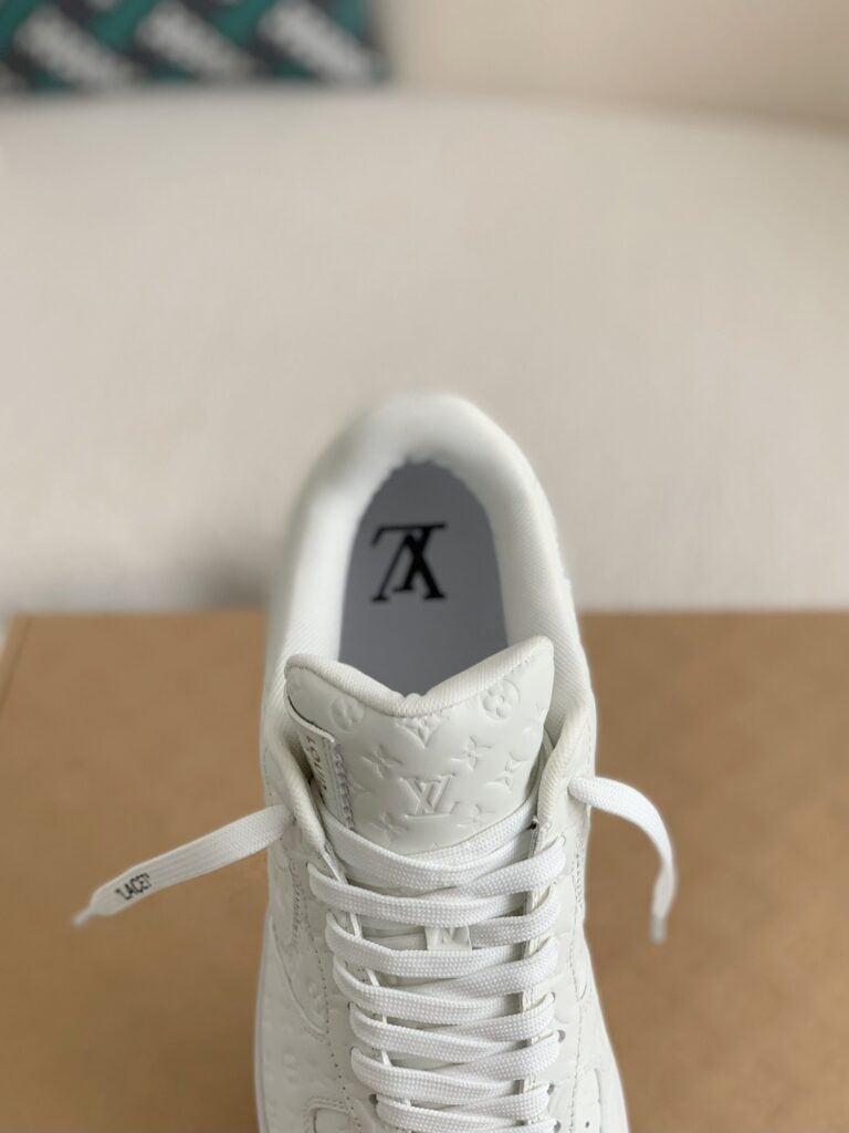 Sneaker