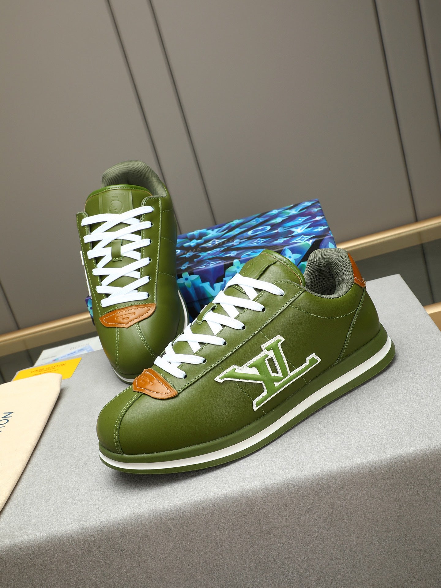 Sneakers