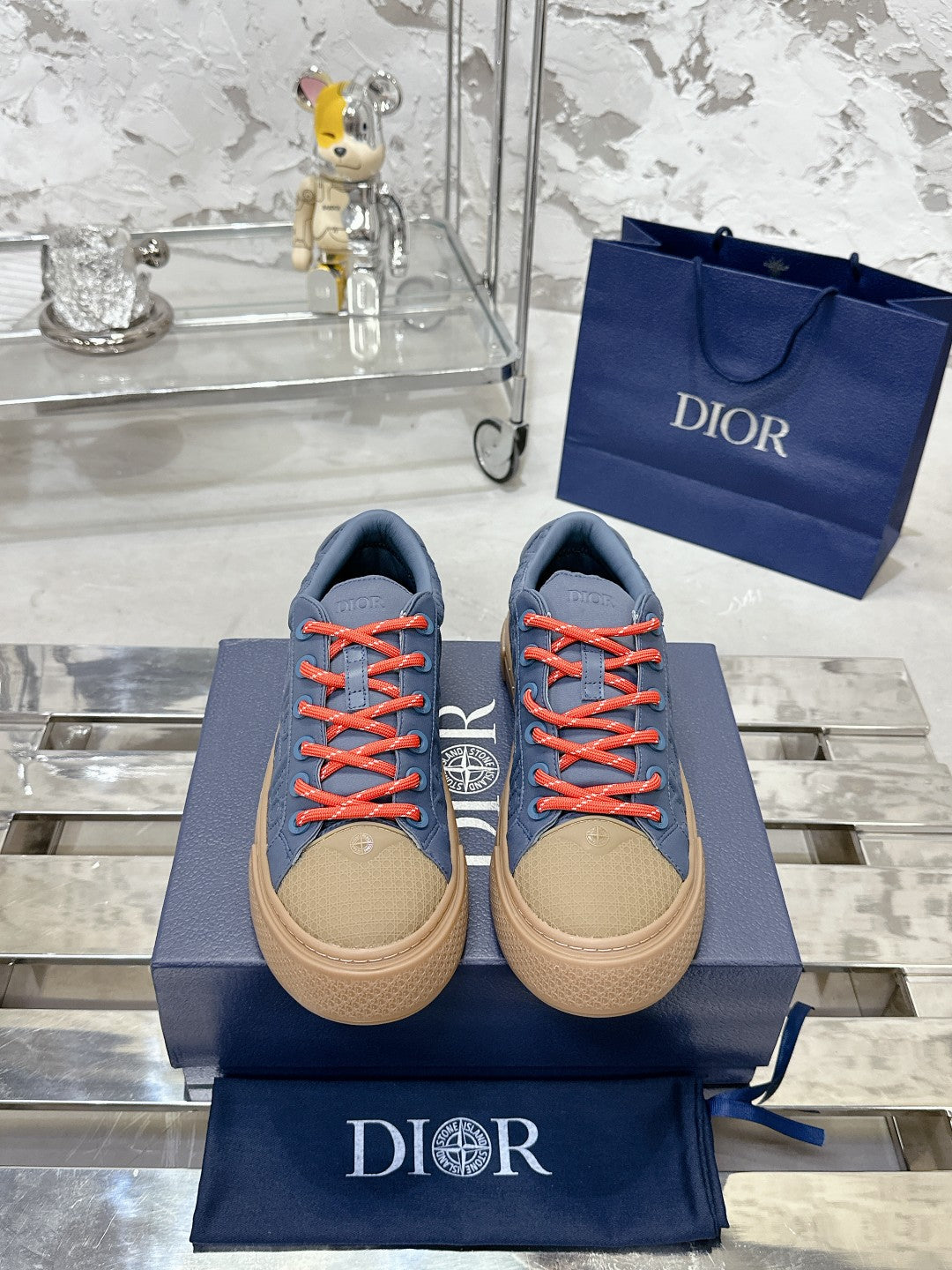 Sneakers